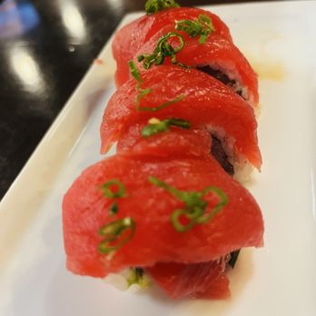 Tori Tori Sushi - Tuna roll - Sushi Bars Near Me - Orange, California