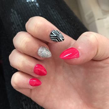 Cosmo Nail Bar - Yoyo suggested the design and Im so glad she did! - Nail Salons Near Me - Washington, DC, District of Columbia