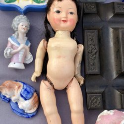 Marché aux Puces de Vanves - Various flea market items for sale.