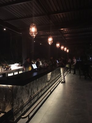 Dalton Gin Bar by null