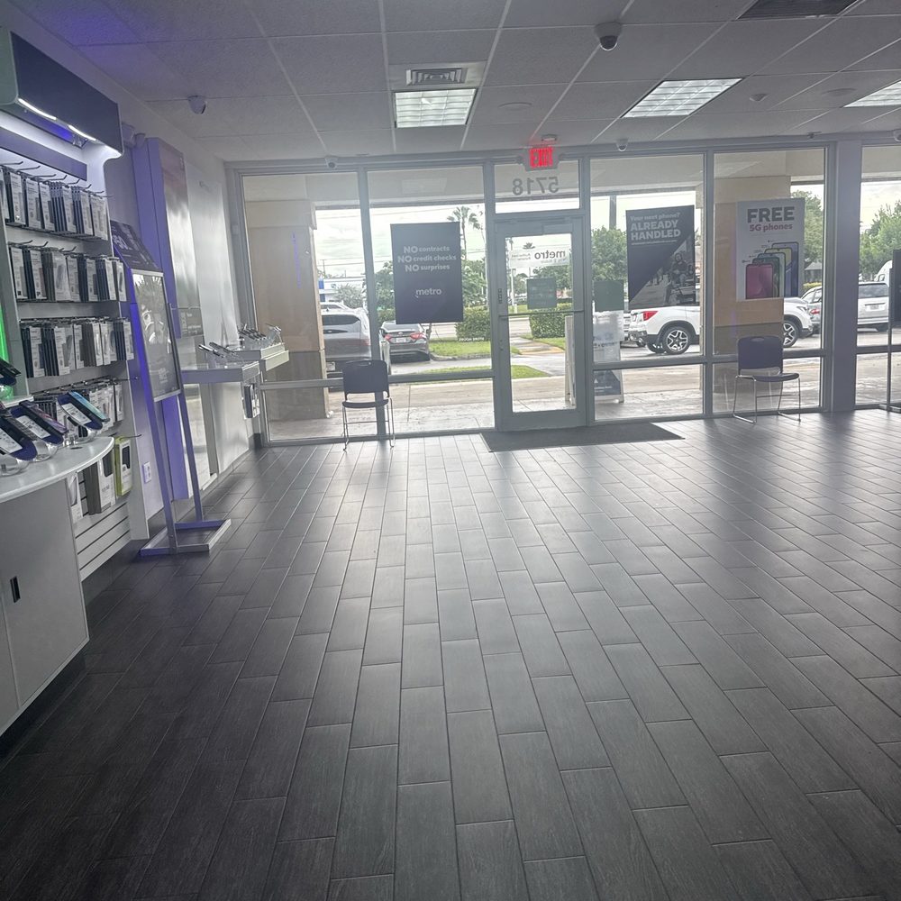Metro by T-Mobile - Mobile Phones Near Me - Tamarac, Florida Metro by T-Mobile - Mobile Phones Near Me - Tamarac, Florida