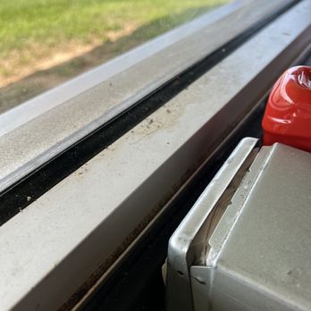 Waffle House - Filthy unwashed ledge by table - Breakfast & Brunch Near Me - Harrisburg, Pennsylvania Waffle House - Filthy unwashed ledge by table - Breakfast & Brunch Near Me - Harrisburg, Pennsylvania
