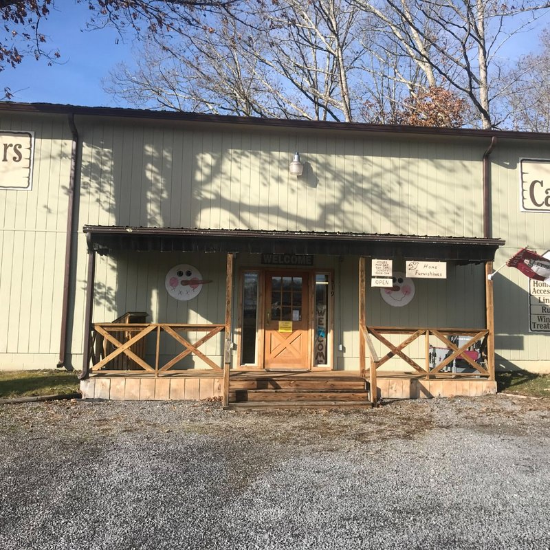 DOVE’S OUTLET VILLAGE Updated August 2024 17 Photos 519 Hinkle Rd