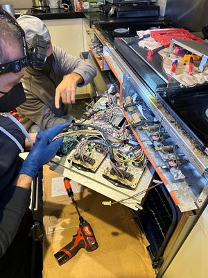 Wolf 36'' gas range - The control board and electronics wire connection were burned. It was a rebuilt case. Wolf 36'' gas range - The control board and electronics wire connection were burned. It was a rebuilt case.