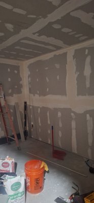 garage turned into a studio - Garage Conversion / Interior Build-Out
Framed new walls, installed insulation, hung drywall, taped and mudded throughout, and prepped ceilings and openings for lighting and fixtures. Created new rooms including shower/laundry area and finished entry. Project ready for texture, paint, and finish work.