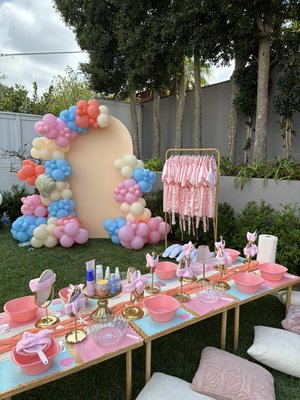 Beach theme spa birthday party - Girls had a blast getting face painted, hair tinsel, nails done, facials, and making their own slime! Beach theme spa birthday party🌊🐚 Beach theme spa birthday party - Girls had a blast getting face painted, hair tinsel, nails done, facials, and making their own slime! Beach theme spa birthday party🌊🐚