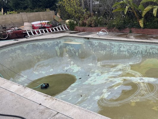 ACID WASH - When it comes to acid washing. Experience is a must! Talk a look at how we saved this pool and made it look new again. 
We saved the customer over $15,000 from re-plastering. 
This pool will look good for years to come.
