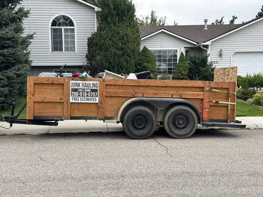 Move-out Junk Removal - Moving to a new home is a great time to get rid of the extra things that aren’t used or pointless to take with you. We make it easy by coming to you and taking it off your hands! Move-out Junk Removal - Moving to a new home is a great time to get rid of the extra things that aren’t used or pointless to take with you. We make it easy by coming to you and taking it off your hands!