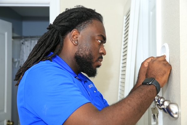 Expert HVAC Installation - You can trust us to handle your residential and commercial air conditioning installation quickly, safely, and professionally. We always use high-quality parts and materials for all air conditioner installation projects, so that your unit runs perfectly. Call now to book your HVAC installation by a licensed expert with competitive reasonable prices . License # CAC1821631