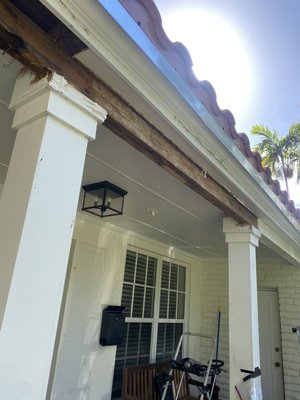 Removing beam that has termint damage - Replace a beam from the front porch that had termite damage Removing beam that has termint damage - Replace a beam from the front porch that had termite damage