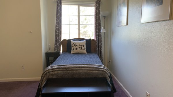 Cozy Corner - Best for Solo Travelers without pet that just need a simple bed & bathroom. The room has a SHARED bathroom & private entrance in the front porch. No central AC/heating, but portable is provided. NO kitchen access. There are kids in this house that live&play. Got your own parking. 5 min to downtown, 9 min to Sierra Nevada Hospital & few rivers close by. Please let’s know the reason of your visit when requesting to stay. This is a Sunset Acres Guesthouse with other rooms or campsites/RV hook-ups.
This bedroom is one of our bedrooms in our house we live in as normal family with kids. The bedroom is on the left side of the house. It has its own private entrance from the front porch. This room is small and best for solo traveler. There is a twin/single bed and a shared bathroom (4 feet away from the room). Towels and extra toiletries for your convenience. This room is categorized as the cheapest room in town. So if you expect a 5 star hotel room, please book somewhere else.
The guest have access to the room from the front porch and a shared bathroom in the hallway. Enjoy sitting at the picnic table in the front yard for reading or to enjoy the views. Cozy Corner - Best for Solo Travelers without pet that just need a simple bed & bathroom. The room has a SHARED bathroom & private entrance in the front porch. No central AC/heating, but portable is provided. NO kitchen access. There are kids in this house that live&play. Got your own parking. 5 min to downtown, 9 min to Sierra Nevada Hospital & few rivers close by. Please let’s know the reason of your visit when requesting to stay. This is a Sunset Acres Guesthouse with other rooms or campsites/RV hook-ups.
This bedroom is one of our bedrooms in our house we live in as normal family with kids. The bedroom is on the left side of the house. It has its own private entrance from the front porch. This room is small and best for solo traveler. There is a twin/single bed and a shared bathroom (4 feet away from the room). Towels and extra toiletries for your convenience. This room is categorized as the cheapest room in town. So if you expect a 5 star hotel room, please book somewhere else.
The guest have access to the room from the front porch and a shared bathroom in the hallway. Enjoy sitting at the picnic table in the front yard for reading or to enjoy the views.