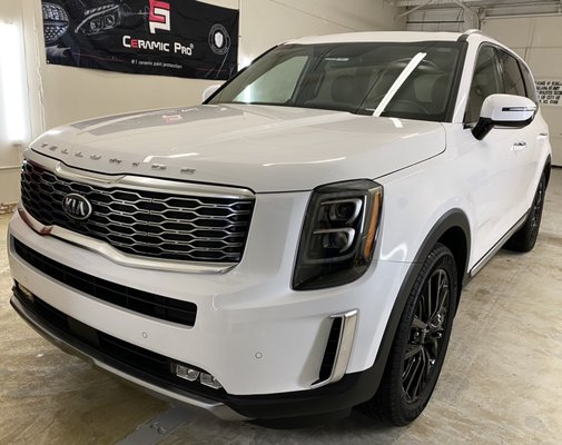 2021 Kia Telluride - Silver Package - This Kia Telluride came in with 600 miles for our Ceramic protection. Thanks to careless dealership washing the car had some serious swirling already. We removed the swirls and add our 5 year Ceramic Pro coating that really shows off one truly gorgeous pearl white.