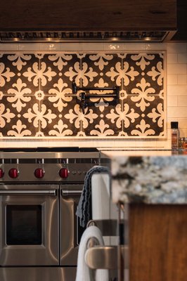 Sieverson Residence - Rustic Modern Kitchen & Bar Sieverson Residence - Rustic Modern Kitchen & Bar