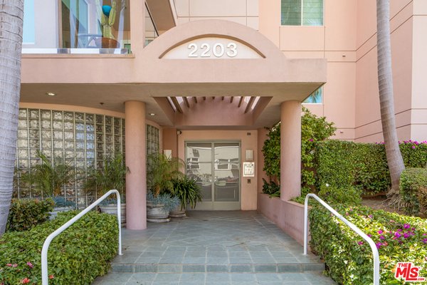 I sold this Ocean view - located minutes from the water, Main St, local farmers markets, the Santa Monica Pier, and more! See beautiful sunsets sitting in the park or enjoying beach activities. The unit is located on the first floor in a 10 unit boutique condominium featuring a private gym, courtyard and conference center. Both bedrooms are en-suite with remodeled full baths and new custom closet organizers. Brand new kitchen appointed with a quartz countertop, deep basin sink, shaker-style cabinets and new stainless steel appliances. Separate laundry room in-unit features new energy efficient appliances with built-in cabinetry. Brand new HVAC unit. Two side-by-side parking spaces assigned to the unit with extra private storage and controlled-access to garage and community bike locker I sold this Ocean view - located minutes from the water, Main St, local farmers markets, the Santa Monica Pier, and more! See beautiful sunsets sitting in the park or enjoying beach activities. The unit is located on the first floor in a 10 unit boutique condominium featuring a private gym, courtyard and conference center. Both bedrooms are en-suite with remodeled full baths and new custom closet organizers. Brand new kitchen appointed with a quartz countertop, deep basin sink, shaker-style cabinets and new stainless steel appliances. Separate laundry room in-unit features new energy efficient appliances with built-in cabinetry. Brand new HVAC unit. Two side-by-side parking spaces assigned to the unit with extra private storage and controlled-access to garage and community bike locker