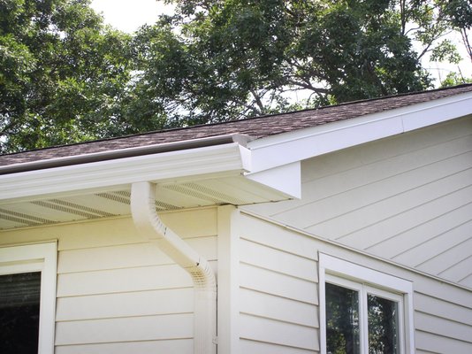 Seamless Gutters - Midwest weather is tough on gutters, and rainfall can often damage them beyond repair. If you’re in need of a new system, let our trusted and reliable team of seamless gutter contractors meet all of your needs. We specialize in seamless rain gutters that will protect your home from the worst Mother Nature has to offer.

With our exclusive Tundra Seamless Designer Fascia-Style seamless gutters, there will be no leaks or frequent maintenance. Rainwater easily flows through these continuous gutters, saving your home from unneeded water damage. Our professional seamless gutter installation ensures your home will be safe during any season, from rain to snow. Don’t second-guess whether your gutters are properly working or causing damage to your home.