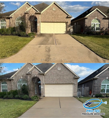 Creekside Park 2025 - Full driveway and front entry pressure washing in Creekside Park. We used a professional surface cleaner and detailed edge work to remove stains, brighten the concrete, and deliver a smooth, uniform result.