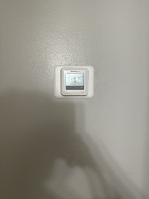 Thermostat replacement - Removed faulty thermostat and mounted new thermostat. Thermostat replacement - Removed faulty thermostat and mounted new thermostat.