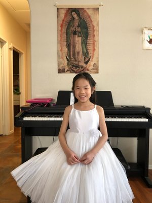 Vertual International Exam - Ms. Violet's student successfully completed virtual international exam with highest marks. 
All students in her studio receive highers scares. She offers academically well prepared tailored program for individual students. highly qualified professional educator- pedagogue