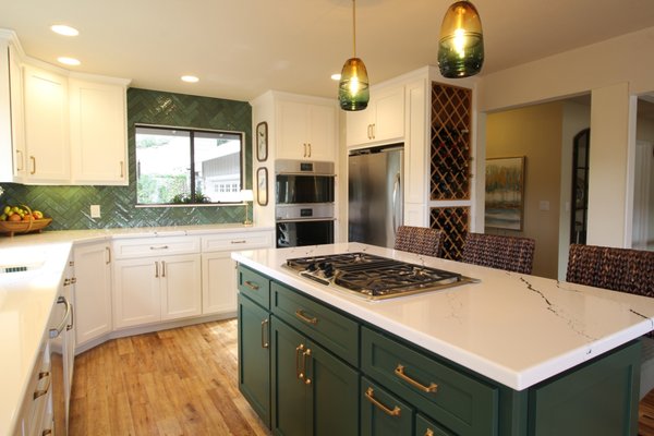 Cabinet Refacing - Don't Replace. Reface. Save Half the cost, Half the time and Half the mess of traditional remodeling. As Sacramento's Refacing Leader for over 40 years, schedule your FREE in-home consultation today.