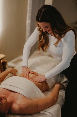 Lymphatic Massage - Flush out toxins, reduce bloating and boost circulation with our signature sculpting technique. A reset for body and mind. Lymphatic Massage - Flush out toxins, reduce bloating and boost circulation with our signature sculpting technique. A reset for body and mind.