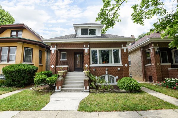 5305 w. Patterson ave Chicago - Gorgeous Portage Park bungalow with a mid century vibe. This one is sold but if you are looking to buy or sell or rent, please consider contacting us!! We would love to help you.
