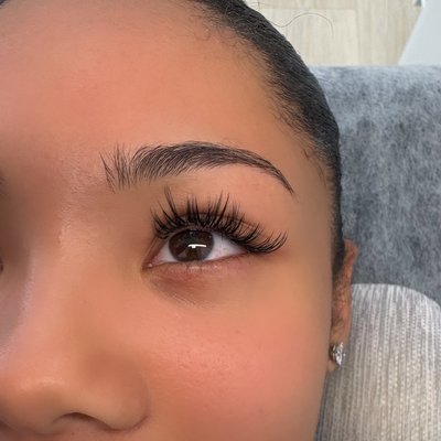 Eyelash Extension Anime Style Set - The anime-style eyelash extension set offers bold lengths and curls for a striking, doll-like effect, perfect for events and cosplay.