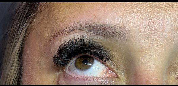 Full volume set - This is a full volume set. Please keep in mind that the fullness of the set depends on the fullness of the clients natural lashes. Full volume set - This is a full volume set. Please keep in mind that the fullness of the set depends on the fullness of the clients natural lashes.