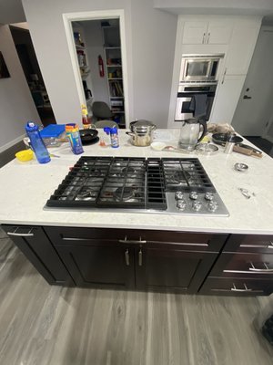 Kitchen Aid gas stove.  Replacement gas burner valve - The rod on the gas valve switch was blocked, deformed, the fire level was replaced and adjusted.