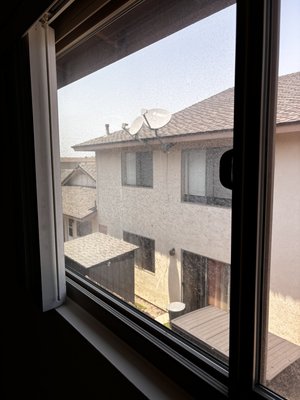 Small apartment window cleaning job - Small apartment with only 7 windows very dirty. Inside and outside + screens clean. Took 30 minutes. All done by hand. Small apartment window cleaning job - Small apartment with only 7 windows very dirty. Inside and outside + screens clean. Took 30 minutes. All done by hand.