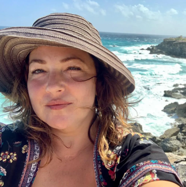 Meet Dena - Born and raised in Austin, Texas, I have always been in the craft of taking care of people. My desire to kindle joy in others inspired me to become a licensed esthetician in 2005. It has since become my mission to truly connect with my clients, listen to their needs, and to provide a high-quality service by giving them exactly what they wish for in an intimate and a relaxing environment of a private studio.
By helping you connect with your glamour outside, I hope to engage you with your beauty within. Meet Dena - Born and raised in Austin, Texas, I have always been in the craft of taking care of people. My desire to kindle joy in others inspired me to become a licensed esthetician in 2005. It has since become my mission to truly connect with my clients, listen to their needs, and to provide a high-quality service by giving them exactly what they wish for in an intimate and a relaxing environment of a private studio.
By helping you connect with your glamour outside, I hope to engage you with your beauty within.