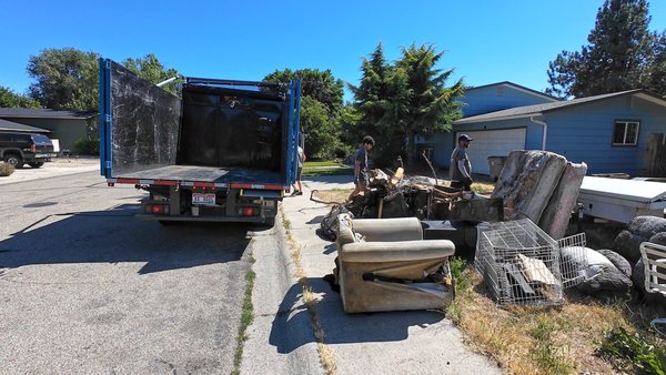Front yard cleanup - This was a yard cleanout project in Boise. Customer was very happy to have it done. Front yard cleanup - This was a yard cleanout project in Boise. Customer was very happy to have it done.