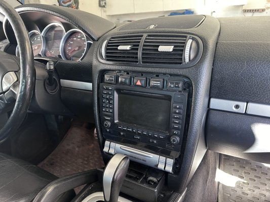 2007 Porche Cayenne - Head unit upgrade