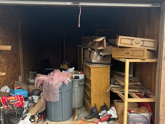 Storage Locker Clearout In Ravenna - We cleared out several storage lockers out in Ravenna, Ohio. Many had miscellaneous junk as well as large furniture! We take it all!