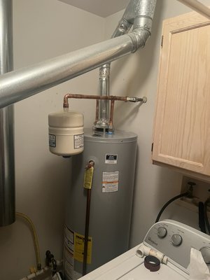 Water heater replacement - Replaced old water heater due to internal crack and leaking Water heater replacement - Replaced old water heater due to internal crack and leaking