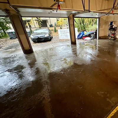 3 car garage floor cleaning. - Like any garage this one had oil stains, dirt, and leaves. Everblue made it good as new. 3 car garage floor cleaning. - Like any garage this one had oil stains, dirt, and leaves. Everblue made it good as new.