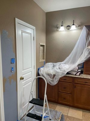 Bedroom/Restroom Paint - Before & After ➡️ Quick room & restroom repaint! 💪 Free estimates. Bedroom/Restroom Paint - Before & After ➡️ Quick room & restroom repaint! 💪 Free estimates.