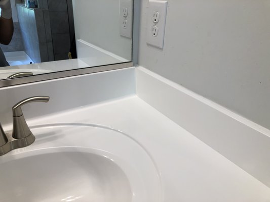 Before and After Bathrooms - From dingy and unkempt bathrooms to sparkling, fresh, and inviting spaces, our cleaning services are designed to bring out the best in any bathroom. We tackle every aspect of cleaning, including deep cleaning showers, tubs, toilets, sinks, tiles, grout, fixtures, and more. Our team of experienced professionals uses industry-leading cleaning products, tools, and techniques to ensure a thorough and impeccable clean. Before and After Bathrooms - From dingy and unkempt bathrooms to sparkling, fresh, and inviting spaces, our cleaning services are designed to bring out the best in any bathroom. We tackle every aspect of cleaning, including deep cleaning showers, tubs, toilets, sinks, tiles, grout, fixtures, and more. Our team of experienced professionals uses industry-leading cleaning products, tools, and techniques to ensure a thorough and impeccable clean.