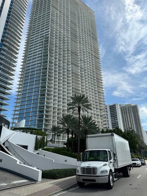 Local moving to Aventura - Local move to Aventura in February 2023.  The client ordered floor protection and packaging of fragile items