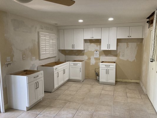 Drywall repair - We were called in to do a ton of drywall repair so the client could add more cabinets and backsplash to their newly remodeled kitchen.￼