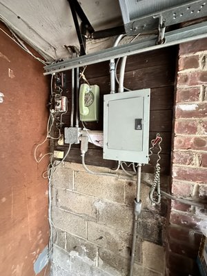 Electrical Service Upgrade - Complete electrical service upgrade from 100A to 200A, including installation of a new meter combo with main disconnect in compliance with 2026 NYC Electrical Code. We replaced outdated equipment, installed a new grounding system, added surge protection, and properly labeled all circuits. Clean, safe, and fully code-compliant installation performed by GroundElectric.