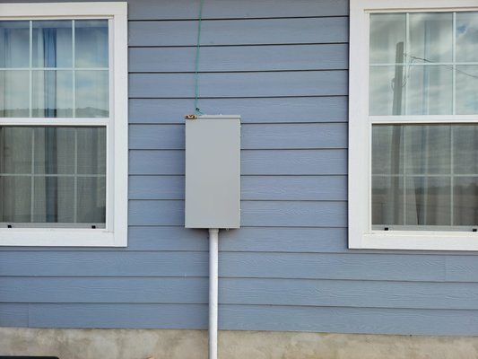 Generator transfer switch install - Tíos was installed on a single story house Generator transfer switch install - Tíos was installed on a single story house