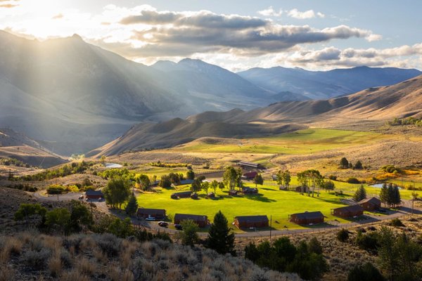 Western Adventures Week-Long Catered Experiences - Twin Peaks Guest Ranch - Enjoy Twin Peaks Guest Ranch western experiences. Horseback Riding, Rafting, Shooting Range, Disc Golf Course, Flight tours over the Rocky Mountains, Hotsprings, and so much more!