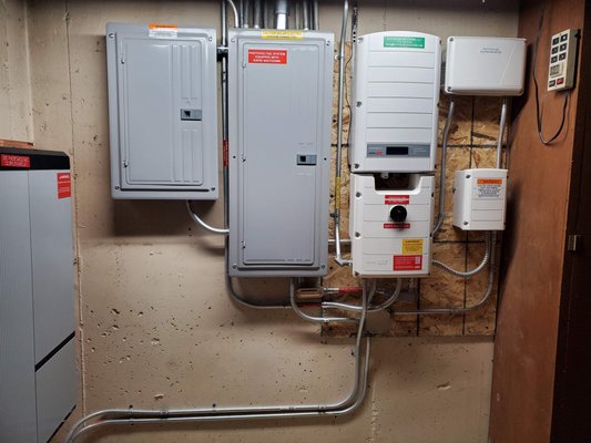 7.75 kW PV array with battery backup - This system was installed in Park Ridge. The 7.75 kW PV array offset about 85% of the annual energy demand. It's mated to a 9.8 kWh LG Chem battery that provides backup power. 7.75 kW PV array with battery backup - This system was installed in Park Ridge. The 7.75 kW PV array offset about 85% of the annual energy demand. It's mated to a 9.8 kWh LG Chem battery that provides backup power.