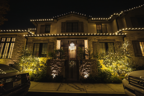 Luxury Estate Roofline & Landscape Lighting - Custom warm-white LED roofline clipping, pathway accent lighting, and tree wrapping for luxury residences across Los Angeles.

We handle custom-fit design, complete installation, season-long maintenance, and prompt post-holiday takedown.

Reserve early to secure prime installation dates before November peak.