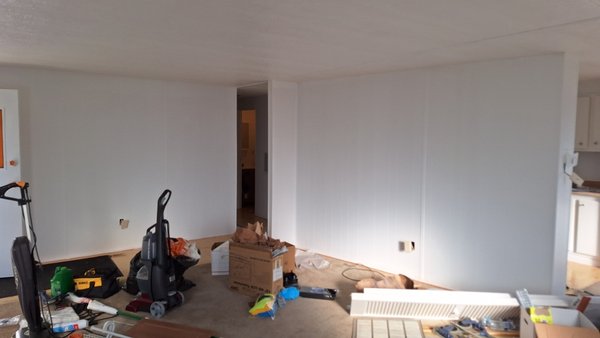 Painting the interior of a small house. - This was a small interior refresh project. Light repar and preparition of all surfaces for painting. In some places, a spacial primer and two-layer painting were used. The ceiling had an old texture, was crooked and damaged.
