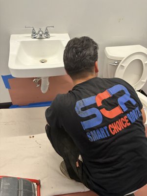 Snake lining - At Smart Choice Rooter, we make sure every drain issue is handled with precision and care. Our technician is preparing and snaking the line to clear the blockage and restore proper flow quickly and efficiently. We proudly offer FREE estimates and 24/7 emergency plumbing services.
CALL US TODAY: (909) 682-6585 Snake lining - At Smart Choice Rooter, we make sure every drain issue is handled with precision and care. Our technician is preparing and snaking the line to clear the blockage and restore proper flow quickly and efficiently. We proudly offer FREE estimates and 24/7 emergency plumbing services.
CALL US TODAY: (909) 682-6585