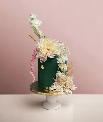 Contemporary - Contemporary cakes often incorporate bold colors, geometric shapes, and creative textures. They can be minimalist and understated or elaborate and ornate, depending on the preferences of the couple. Some popular design elements include metallic accents, hand-painted details, and unusual floral arrangements. Contemporary - Contemporary cakes often incorporate bold colors, geometric shapes, and creative textures. They can be minimalist and understated or elaborate and ornate, depending on the preferences of the couple. Some popular design elements include metallic accents, hand-painted details, and unusual floral arrangements.