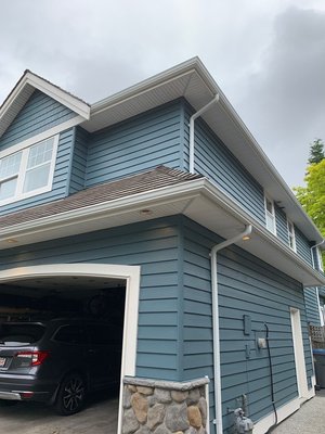 Gutter Replacement - Weatherguard installed the original gutters on this home when it was built in 1999 and was very proud to be called back when it came time for new gutters! Gutter Replacement - Weatherguard installed the original gutters on this home when it was built in 1999 and was very proud to be called back when it came time for new gutters!