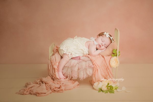 Newborn photography - Newborn photography is best done when baby is 5-15 days old。we can come to you Newborn photography - Newborn photography is best done when baby is 5-15 days old。we can come to you