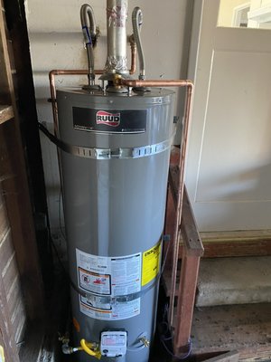 Water heater installation - We installed a new 40 gallon tank water heater for our clients whose old water heater wasn’t heating up anymore due to the calcium build up at the bottom of the tank. This service includes disposal of your old water heater.